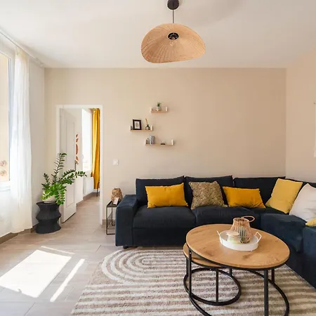 - Corneille アパート *